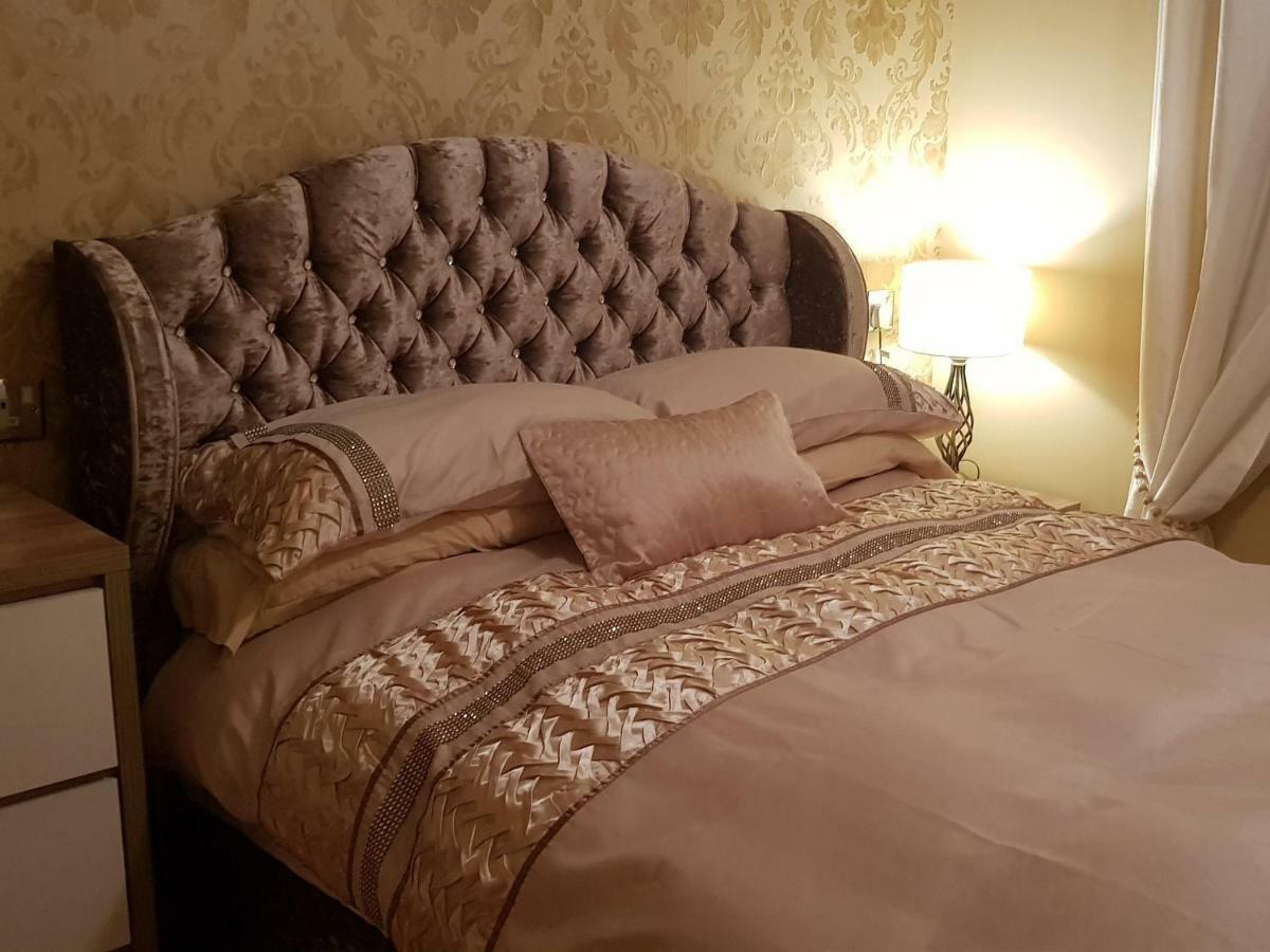 Courtneys Of Gynn Square Bed & Breakfast Blackpool Bagian luar foto